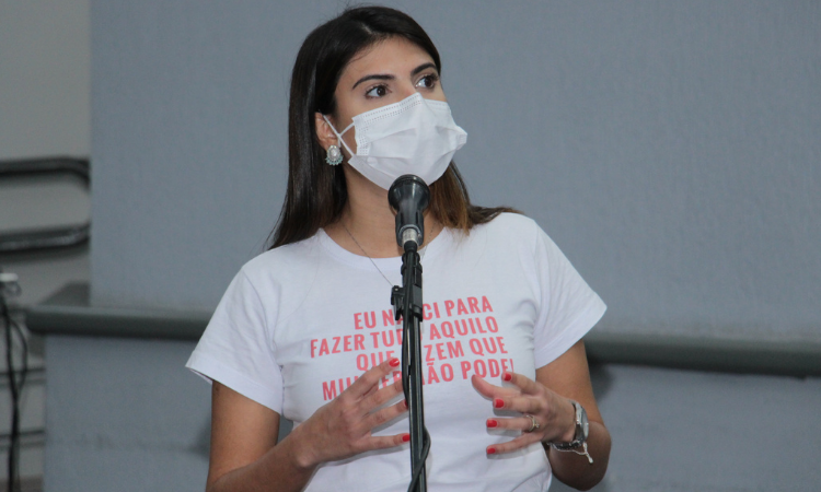 Dignidade menstrual: Escolas municipais de Campo Grande terão distribuição gratuita de absorventes